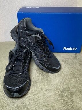 Reebok Ultimatic Walk Womens Size 7 Black Grey Walking Sneakers J98208 Box